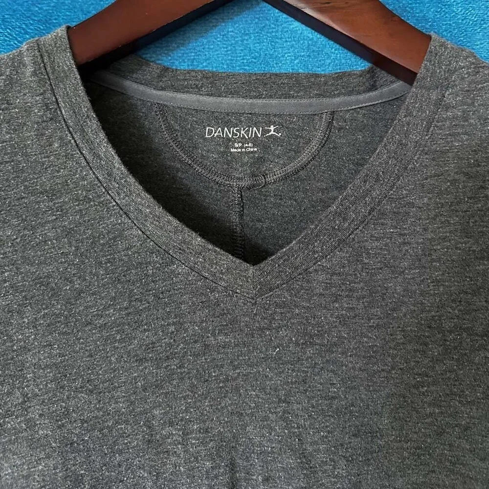 Danskin Grey Long-Sleeve V-Neck Top, S/P (4-6)